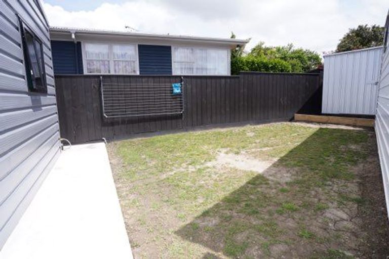 Photo of property in 2 Justin Place, Te Atatu Peninsula, Auckland, 0610