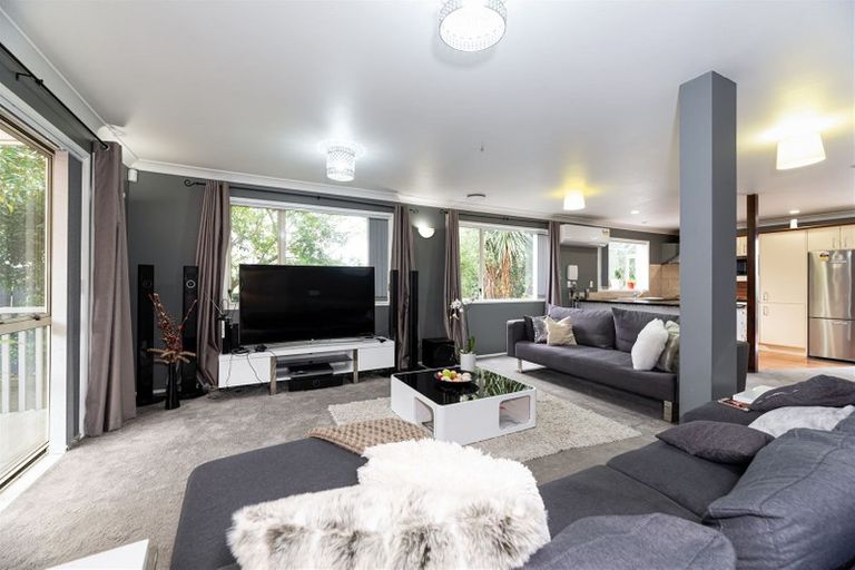 Photo of property in 137 Te Atatu Road, Te Atatu South, Auckland, 0610