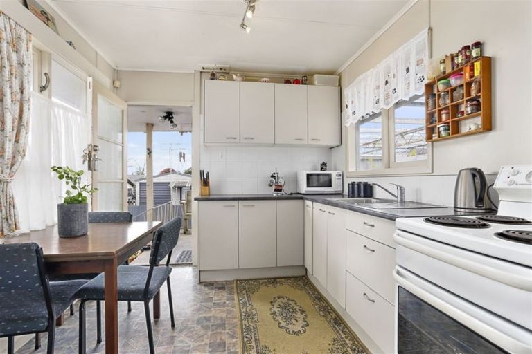 Photo of property in 5 Dennis Road, Papatoetoe, Auckland, 2025