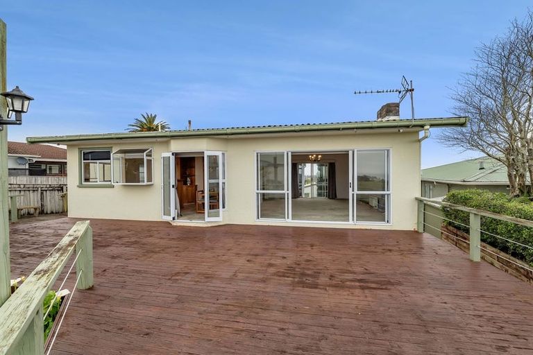 Photo of property in 111 Pioneer Road, Moturoa, New Plymouth, 4310