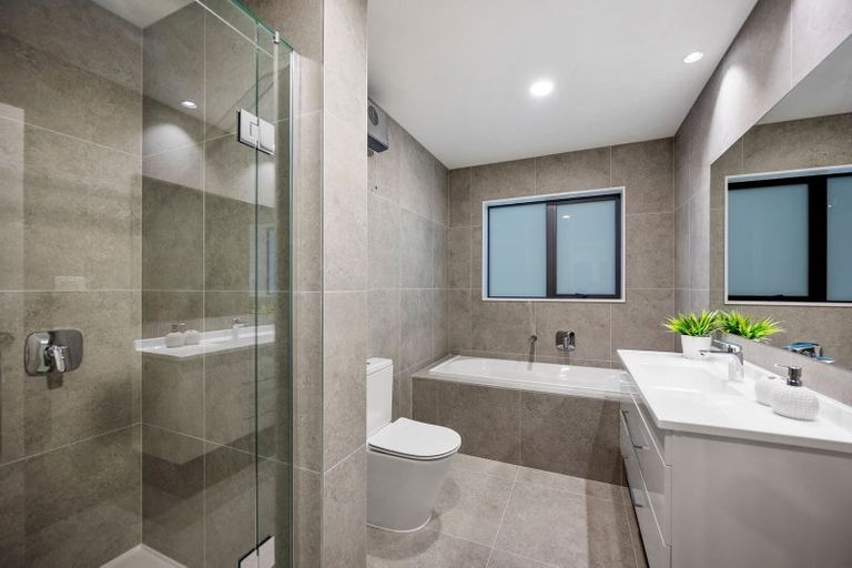 Photo of property in 32 Paparahi Place, Wainui, Silverdale, 0992