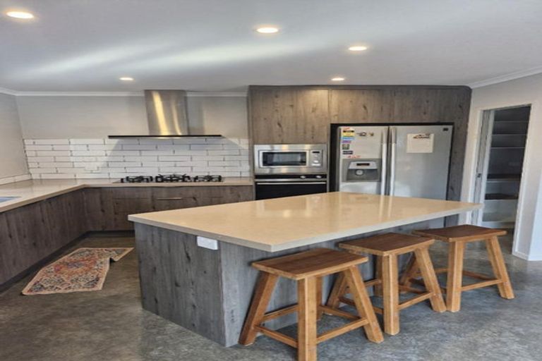 Photo of property in 12 Nukuroa Close, Waitara, 4320