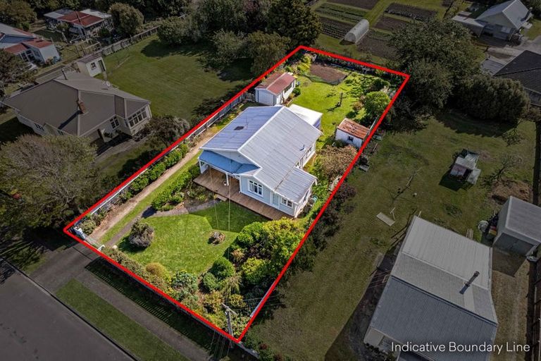 Photo of property in 11 Bear Street, Waverley, 4510