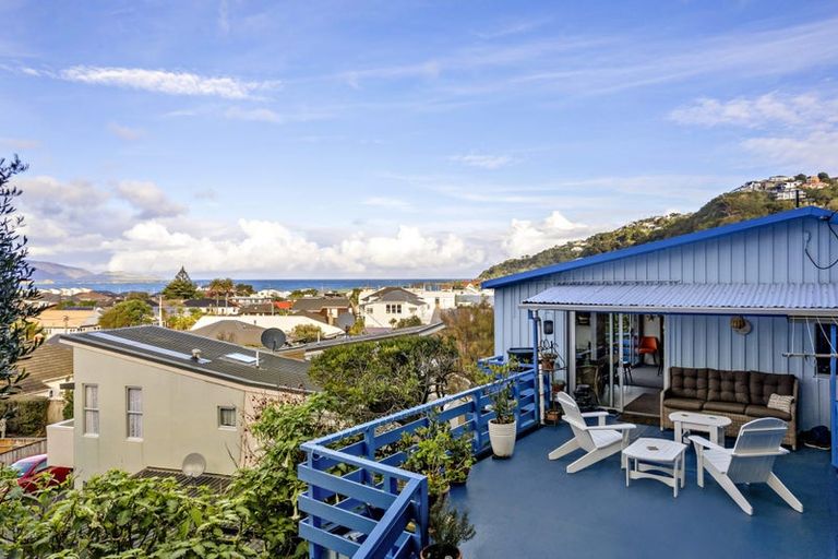 Photo of property in 140a Queens Drive, Lyall Bay, Wellington, 6022