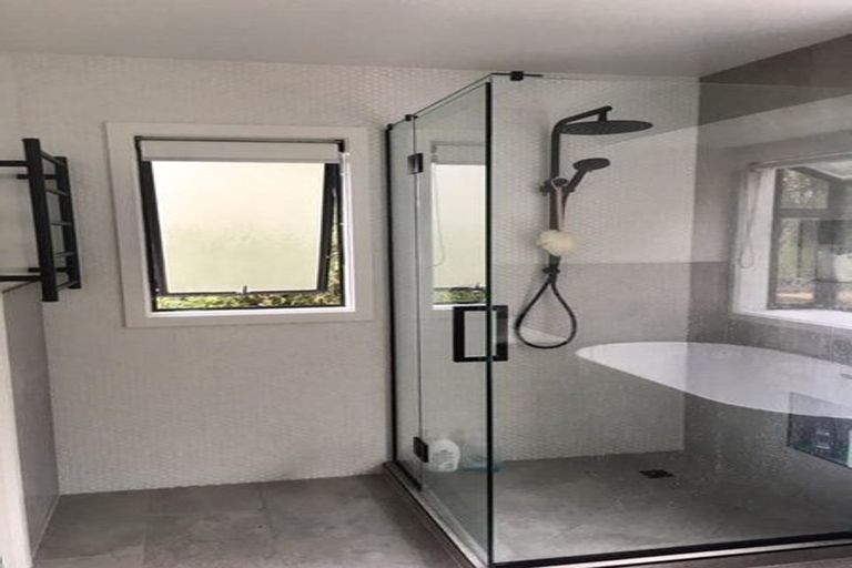 Photo of property in 8 Forsythe Place, Massey, Auckland, 0614