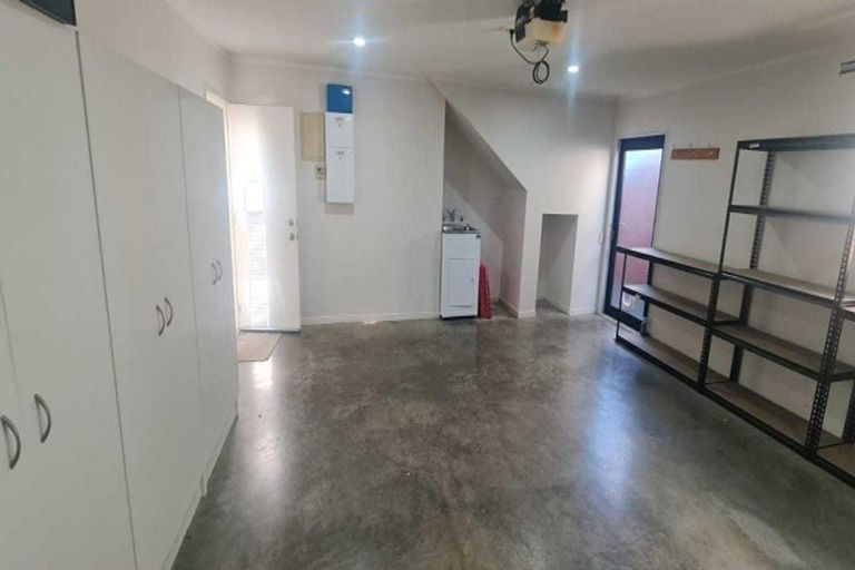 Photo of property in 6 Thornbury Crescent, East Tamaki Heights, Auckland, 2016