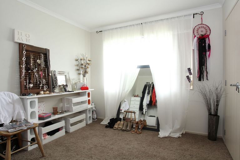 Photo of property in 24 Breaker Grove, Waiuku, 2123