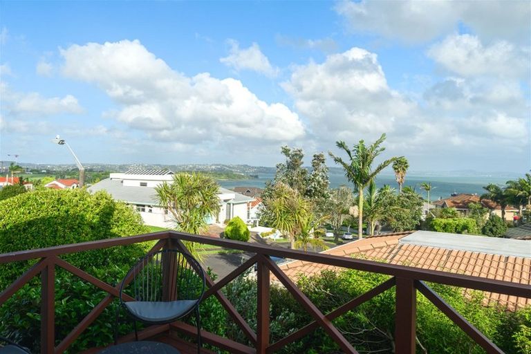 Photo of property in 1 Marguerita Place, West Harbour, Auckland, 0618