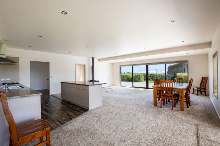 Photo of property in 2 Arthur Road, Paraite, New Plymouth, 4373