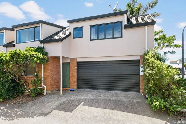 Photo of property in 18/1 Melview Place, New Lynn, Auckland, 0600