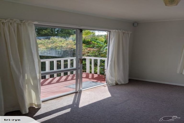 Photo of property in 2/13 Dolbear Street, Titirangi, Auckland, 0604