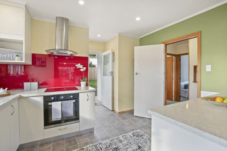 Photo of property in 12 Ranui Terrace, Tawa, Wellington, 5028