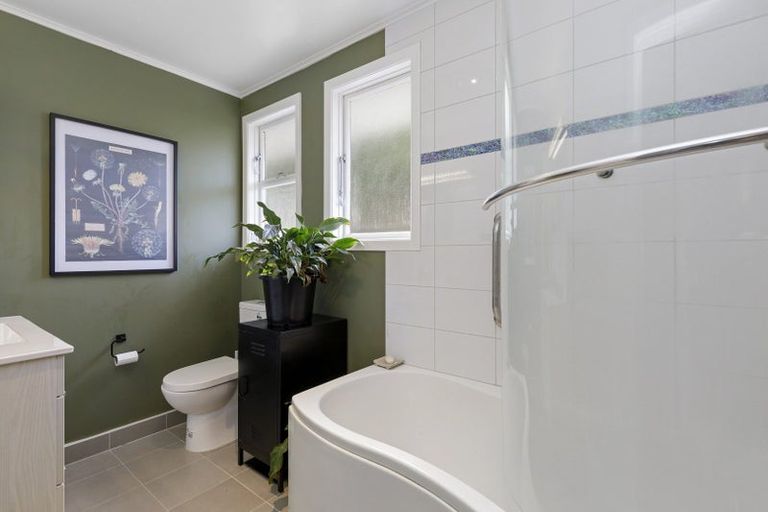 Photo of property in 2 Amos Way, Kingston, Wellington, 6021