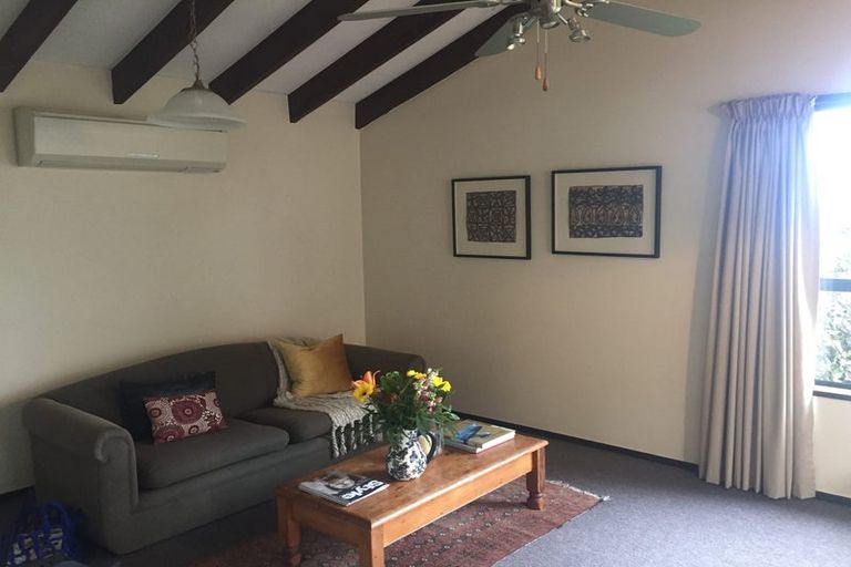 Photo of property in 12 Harkness Place, Avonhead, Christchurch, 8042