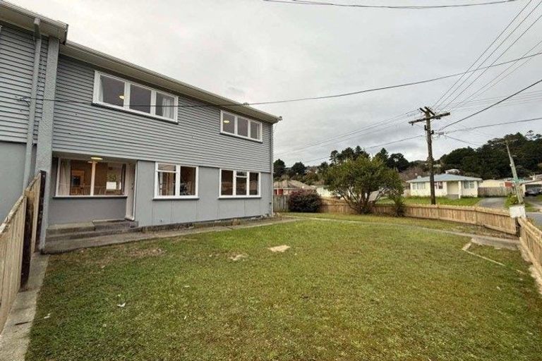 Photo of property in 11 Wainhouse Street, Stokes Valley, Lower Hutt, 5019