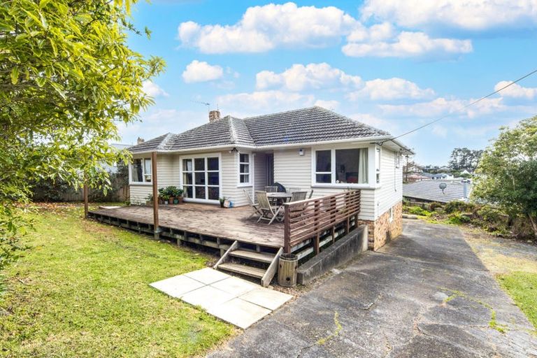 Photo of property in 72 Colwill Road, Massey, Auckland, 0614