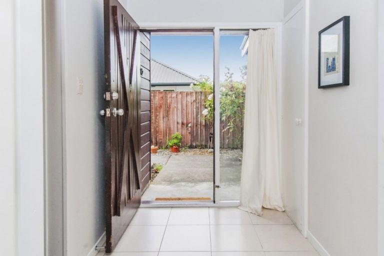 Photo of property in 2/337 Hendersons Road, Hoon Hay, Christchurch, 8025