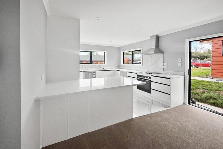 Photo of property in 12 Winnie Close, Acacia Bay, Taupo, 3330