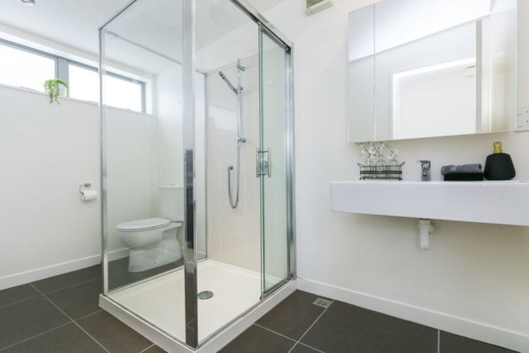 Photo of property in 32 Tiketike Way, Brooklyn, Wellington, 6021