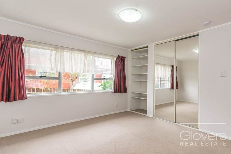 Photo of property in 4214a/2 Great North Road, Glendene, Auckland, 0602
