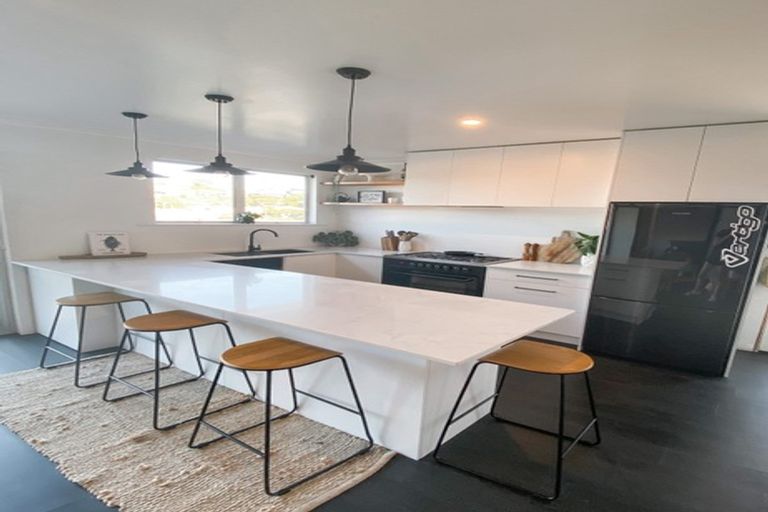 Photo of property in 10 Lydford Place, Spotswood, New Plymouth, 4310