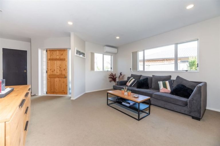 Photo of property in 8 Riverglade Parkway, Te Atatu South, Auckland, 0610