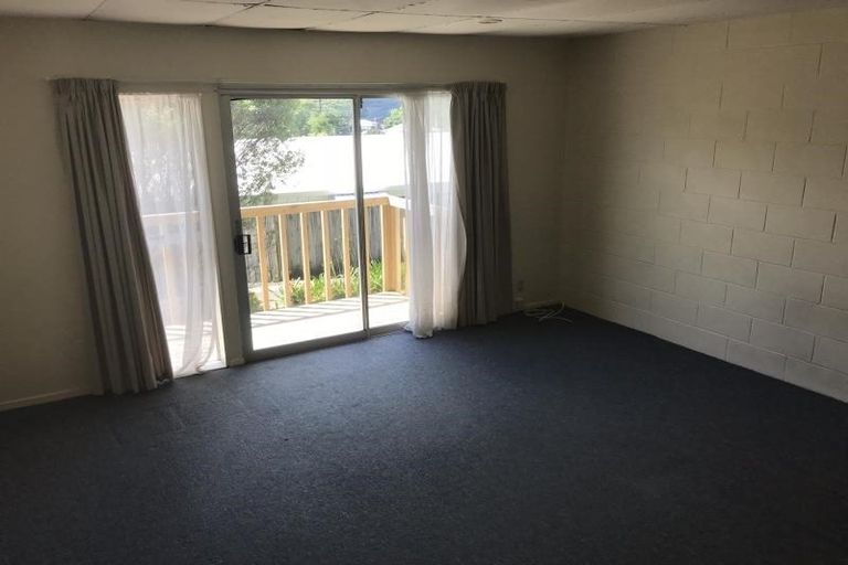 Photo of property in 2/98 Birkdale Road, Birkdale, Auckland, 0626