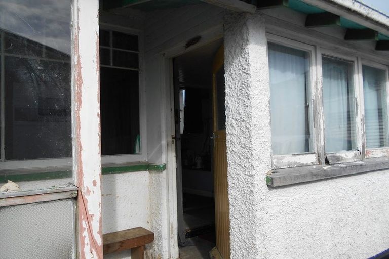 Photo of property in 18 Alberta Road, Glen Avon, New Plymouth, 4312