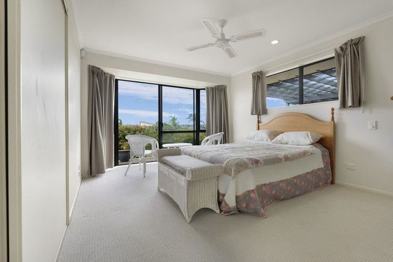 Photo of property in 115 Grovenor Drive, Orewa, 0931