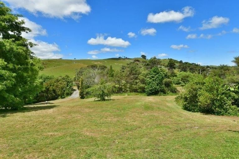 Photo of property in 744 Peak Road, Helensville, 0875