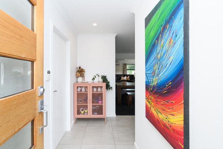 Photo of property in 33 Galea Grove, Kelvin Grove, Palmerston North, 4414