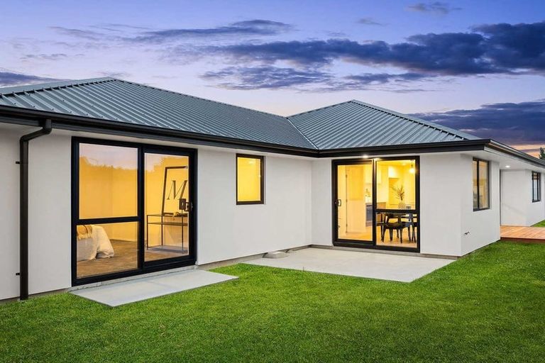 Photo of property in 21 Oakmill Drive, Casebrook, Christchurch, 8051