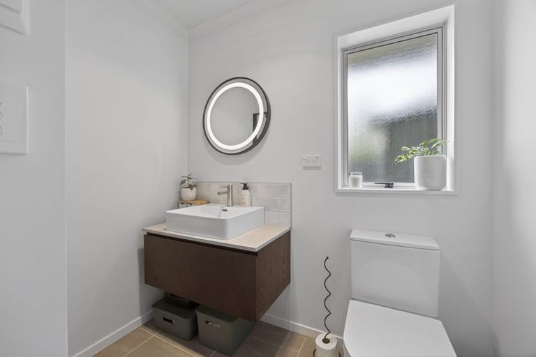 Photo of property in 6d Clearwater Cove, West Harbour, Auckland, 0618