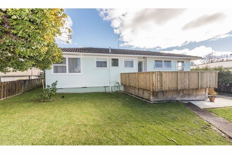Photo of property in 24 Sunvue Road, Glen Eden, Auckland, 0602
