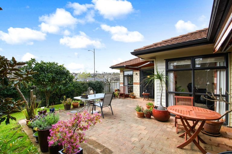 Photo of property in 5 Fairford Avenue, Henderson, Auckland, 0612