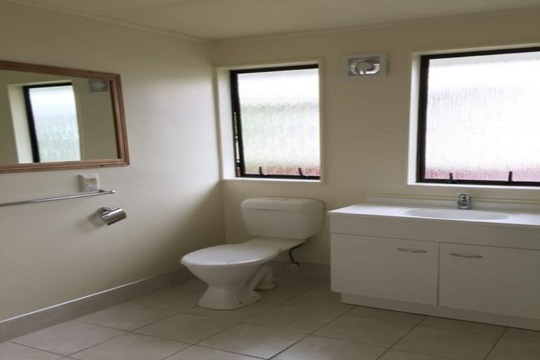 Photo of property in 60 Lavelle Road, Henderson, Auckland, 0612