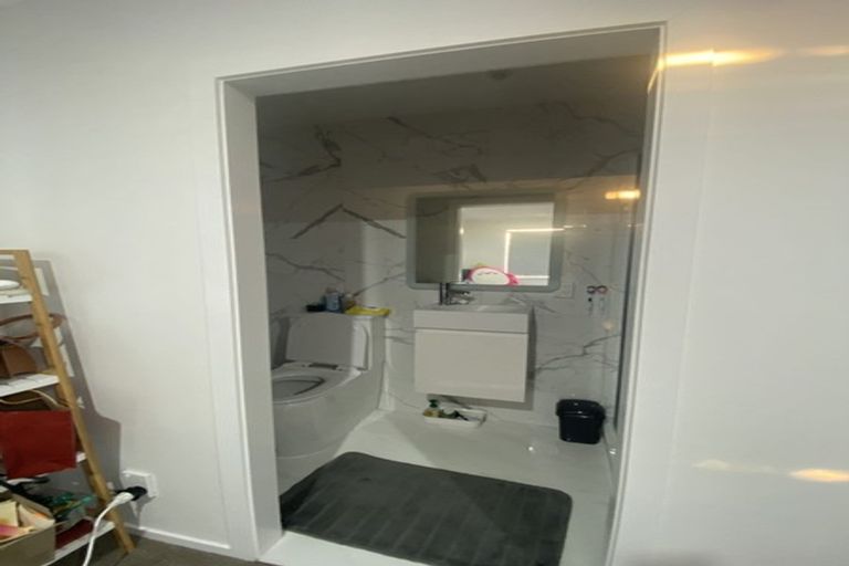 Photo of property in 1/30 Sunnyfield Crescent, Glenfield, Auckland, 0629