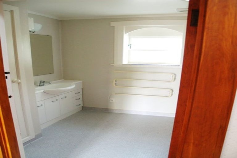 Photo of property in 297 The Parade, Island Bay, Wellington, 6023