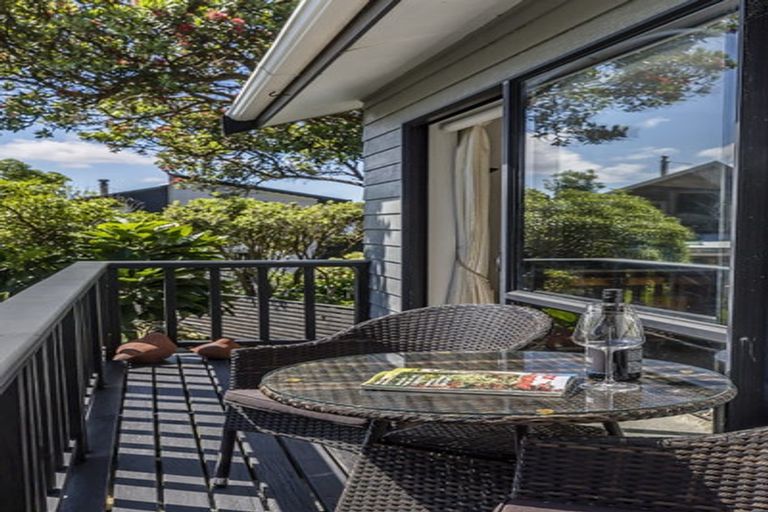 Photo of property in 126a Breaker Bay Road, Breaker Bay, Wellington, 6022
