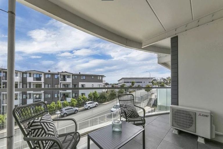 Photo of property in Apollo Apartments, 201/46 Rosedale Road, Rosedale, Auckland, 0632