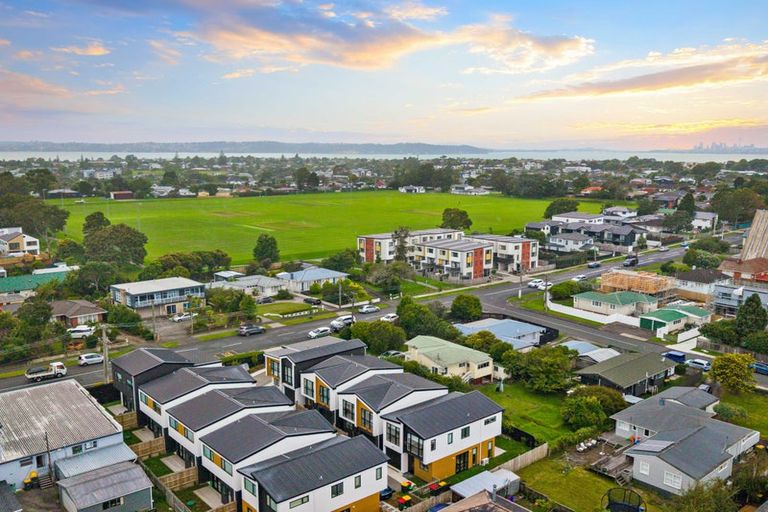 Photo of property in 108d Taikata Road, Te Atatu Peninsula, Auckland, 0610