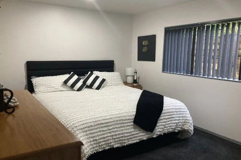 Photo of property in 14 Bush View Lane, Northcote Point, Auckland, 0627