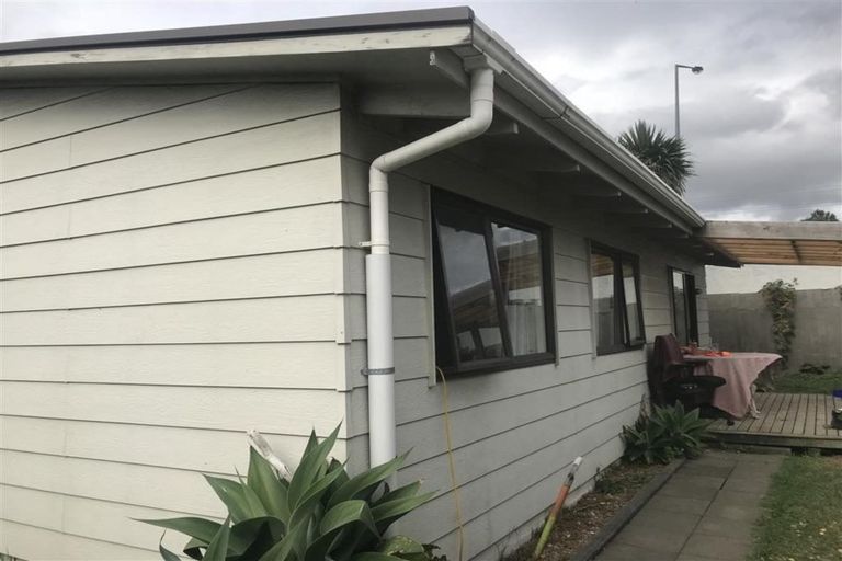 Photo of property in 17 Huruhuru Road, Massey, Auckland, 0614