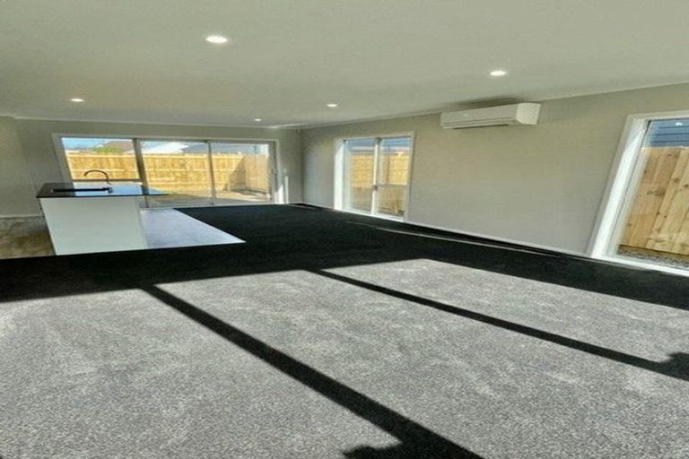 Photo of property in 5 Koru Loop, Paraparaumu, 5032