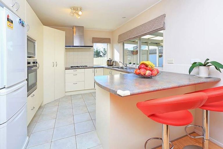Photo of property in 10 Monivea Place, East Tamaki Heights, Auckland, 2016