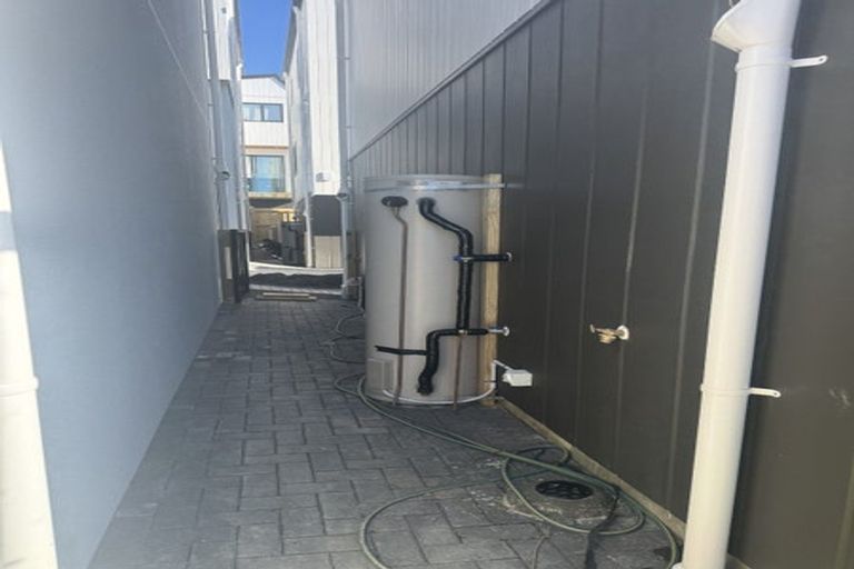 Photo of property in 14d Elcoat Avenue, Te Atatu South, Auckland, 0610