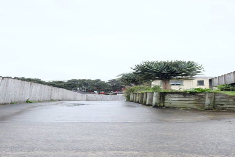 Photo of property in 10 Kaponga Crescent, New Lynn, Auckland, 0600
