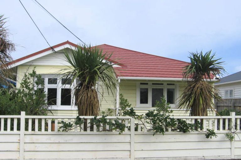 Photo of property in 24 Resolution Street, Lyall Bay, Wellington, 6022
