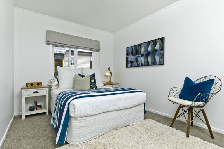Photo of property in 18 Hellyers Street, Birkdale, Auckland, 0626