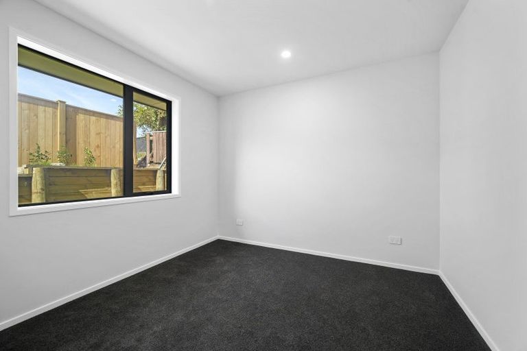 Photo of property in 10b Gradwell Place, Two Mile Bay, Taupo, 3330